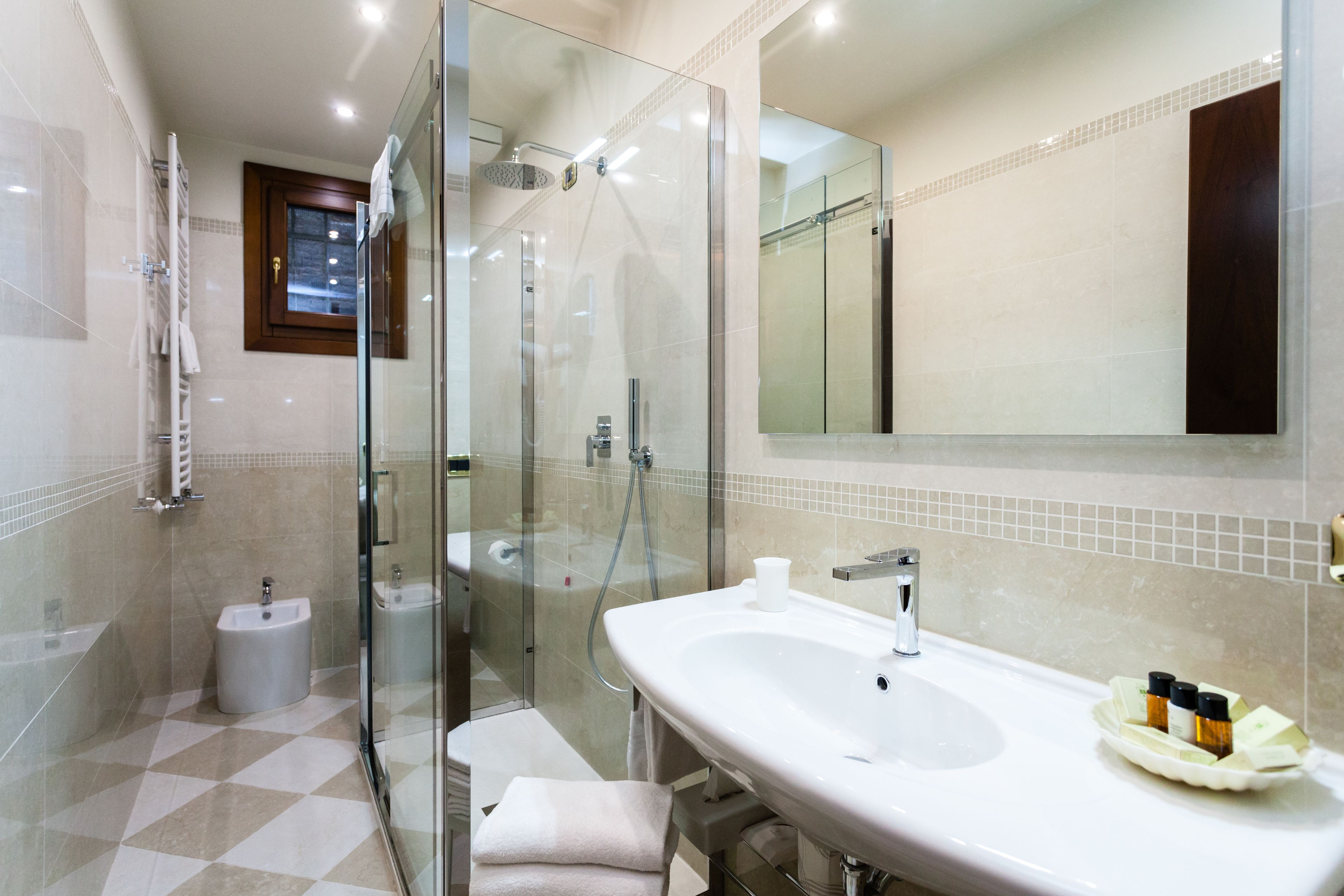 junior suite | bathroom | shower, hair dryer, bidet, towels