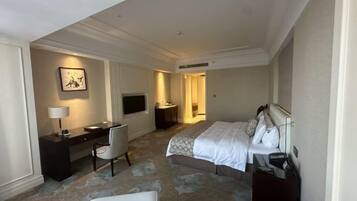 Minibar, in-room safe, alarm clocks