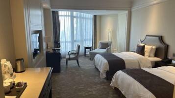 Minibar, in-room safe, alarm clocks