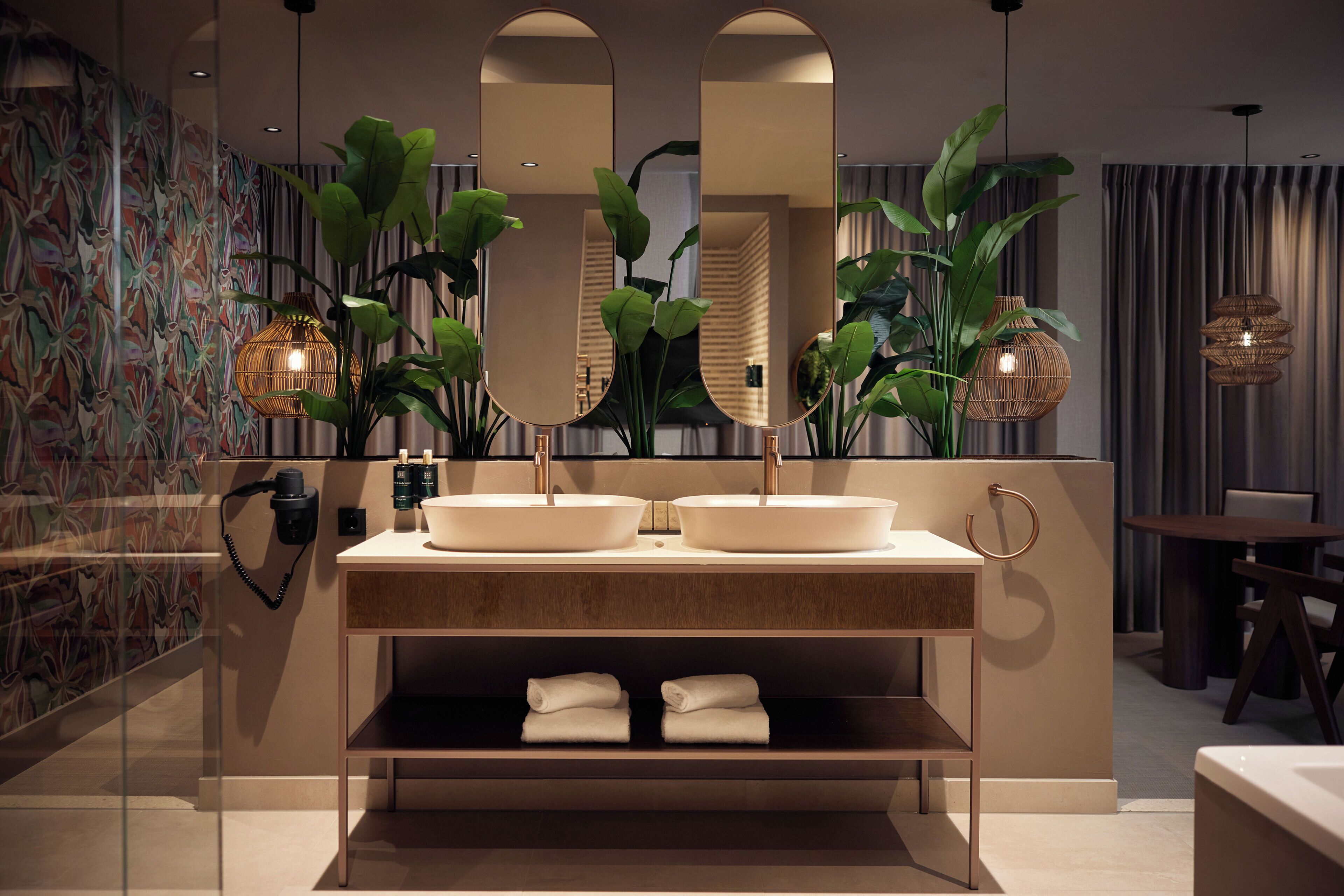 suite (tulum) | bathroom | free toiletries, hair dryer, towels