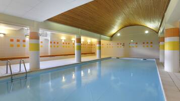 Una piscina techada