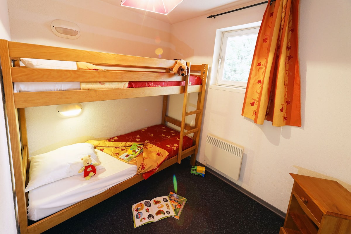 1 bedroom, free cots/infant beds, WiFi
