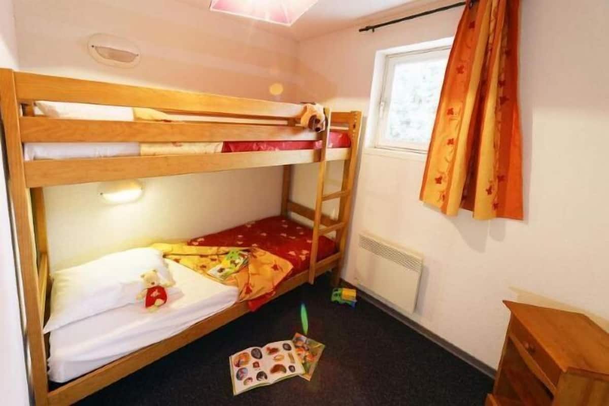 1 bedroom, free cots/infant beds, WiFi