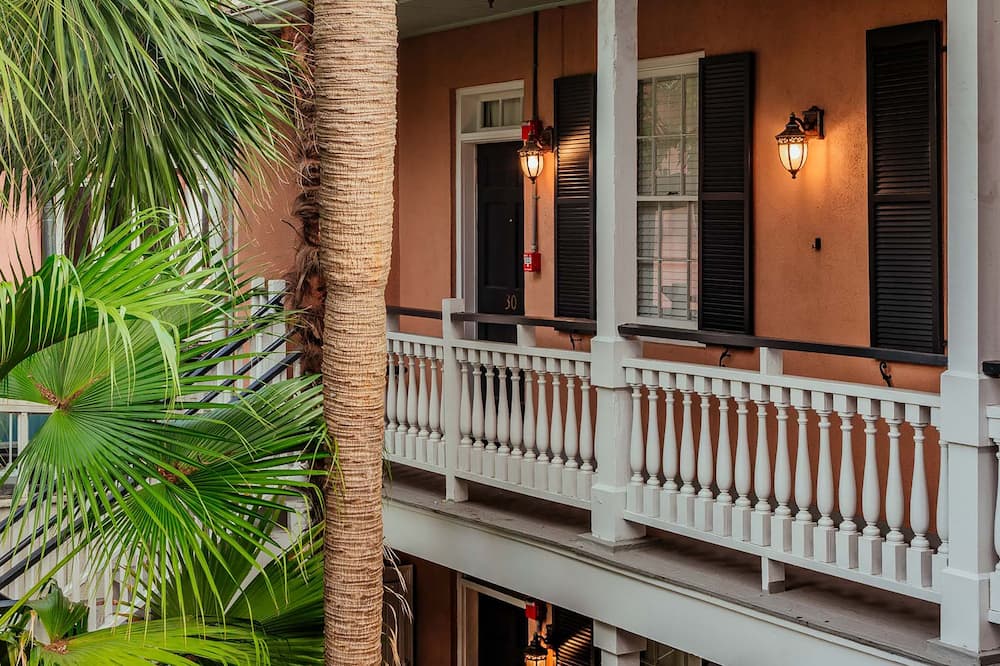 Elliott House Inn