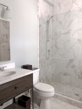 Free toiletries, hair dryer, towels, shampoo at Elliott House Inn