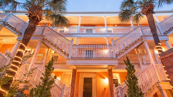 Exterior detail at Elliott House Inn