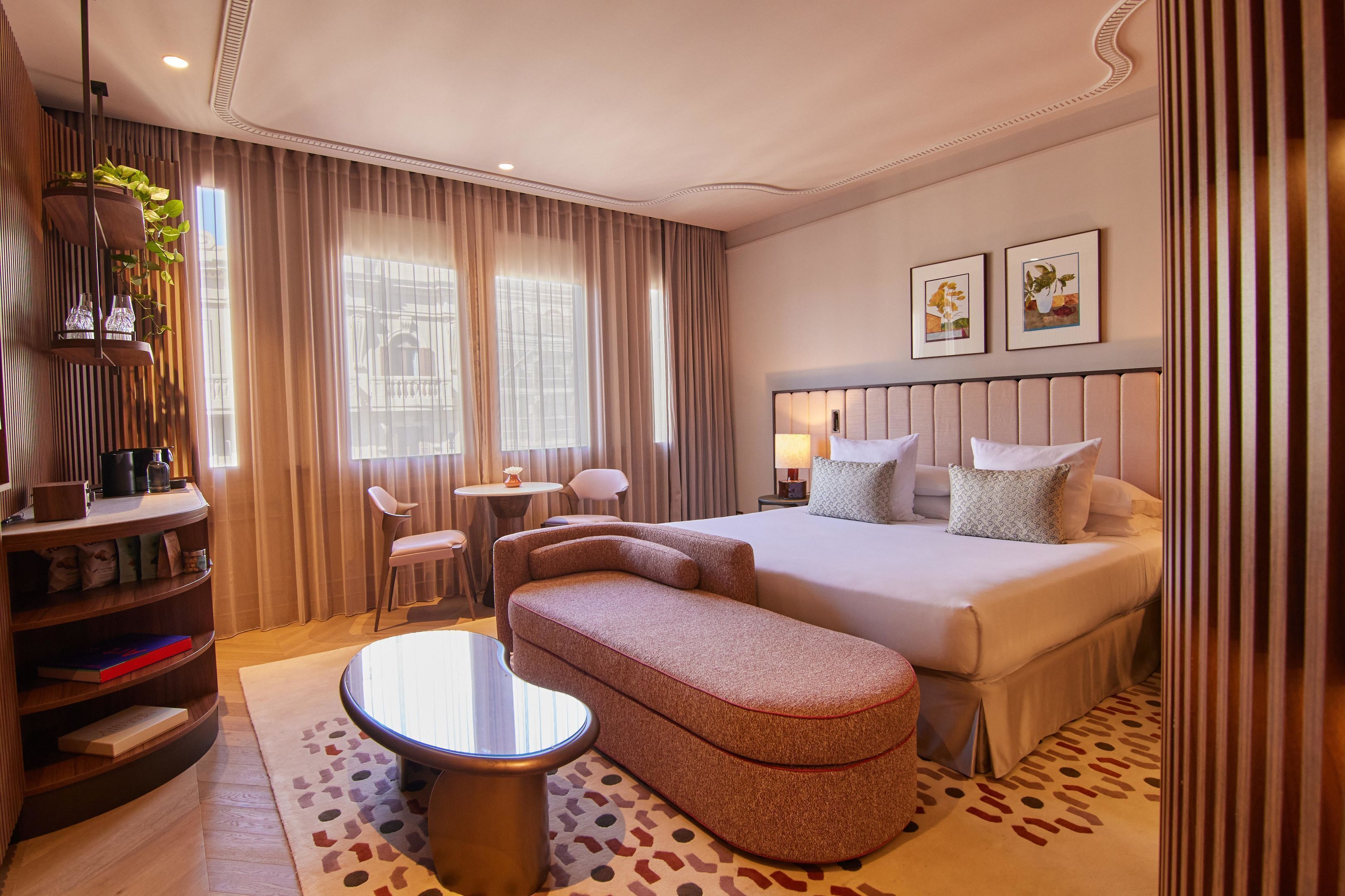 Suite – junior | Sengetøy av topp kvalitet, minibar, safe på rommet og blendingsgardiner