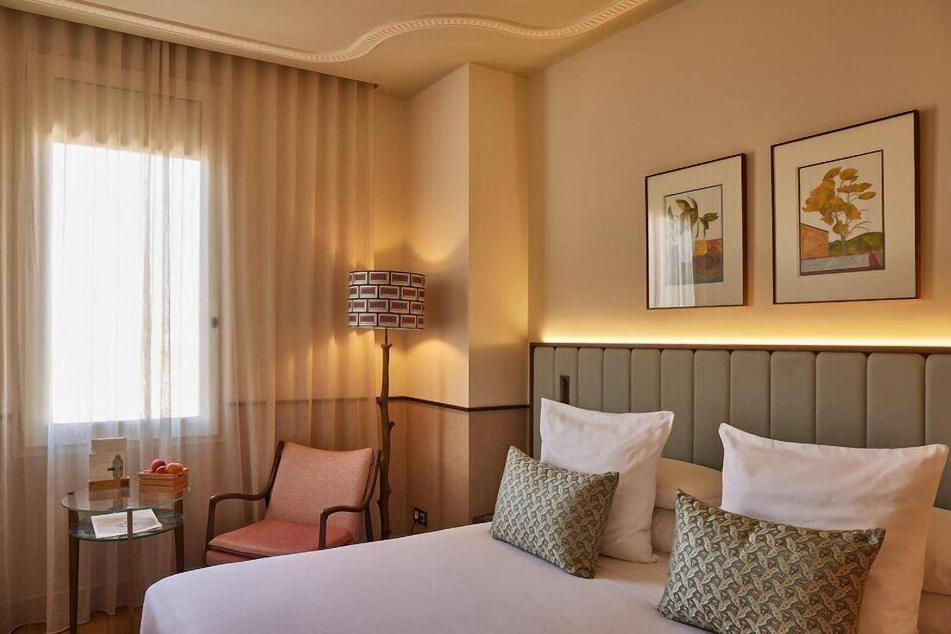 Habitación clásica, 1 cama Queen size | Ropa de cama de alta calidad y minibar 