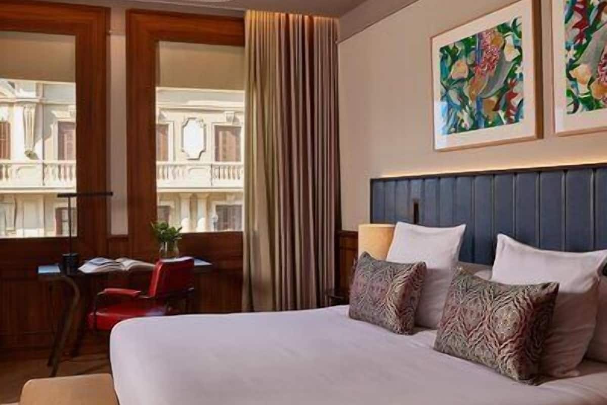 Grand Suite | Premium bedding, minibar, in-room safe, blackout curtains