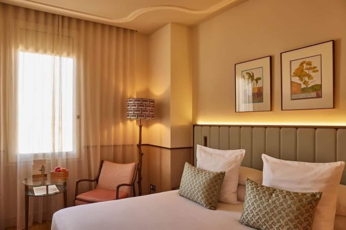 1 bedroom, premium bedding, minibar, in-room safe