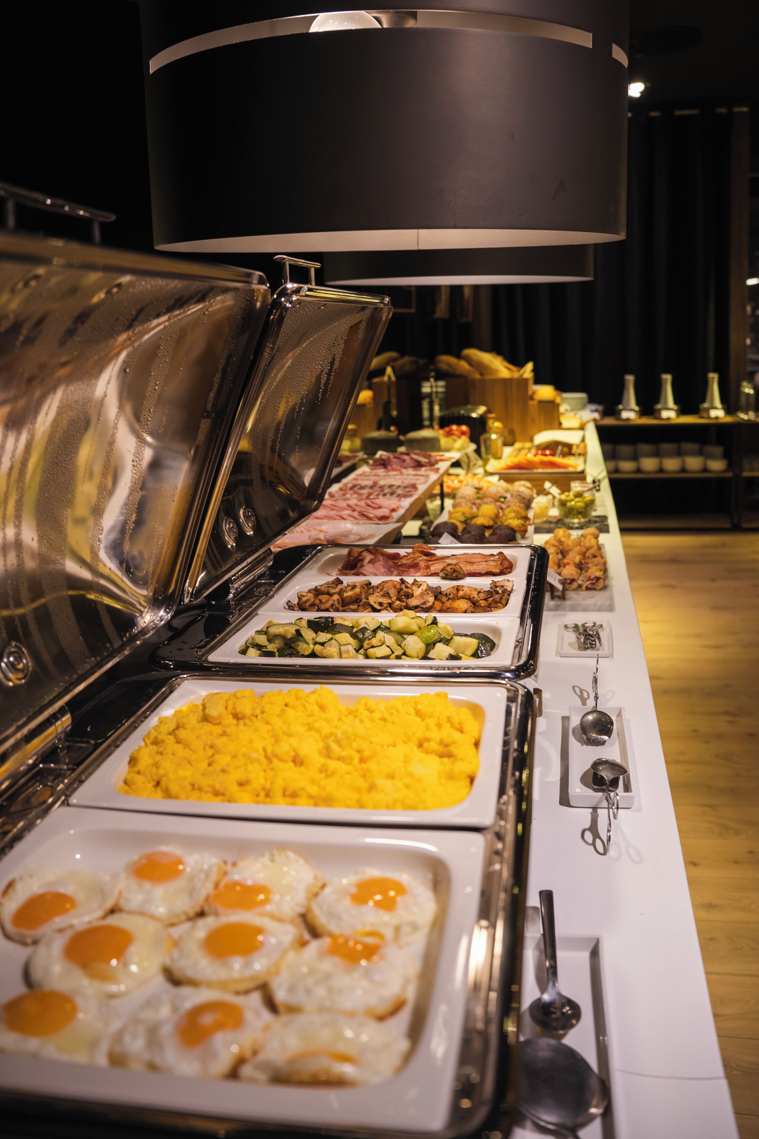 Se ofrece un desayuno bufé todos los días (por un coste adicional)