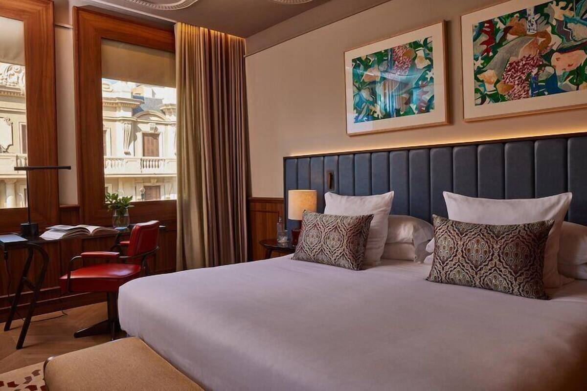 Ropa de cama de alta calidad y minibar 