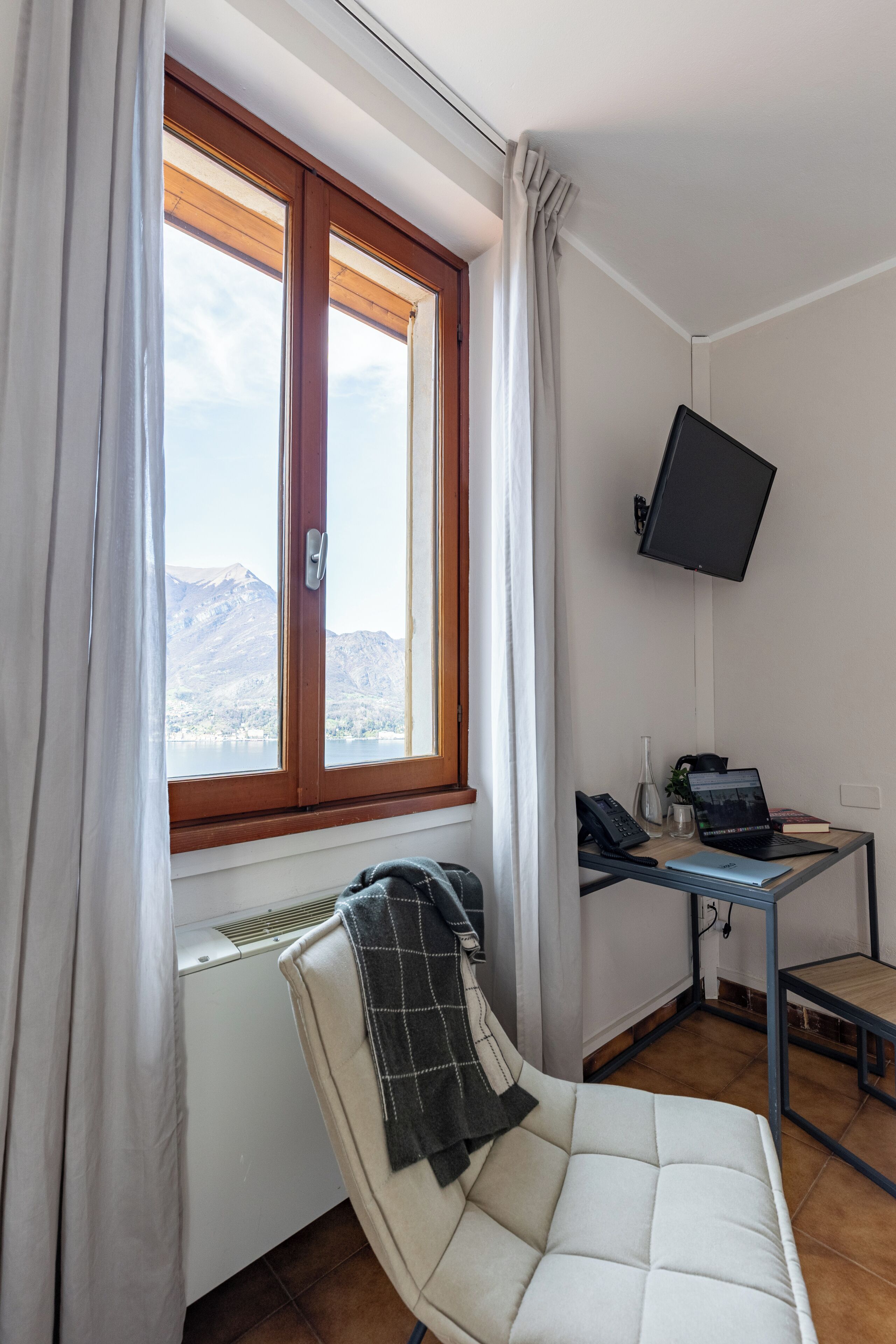 classic room, partial lake view | room amenity