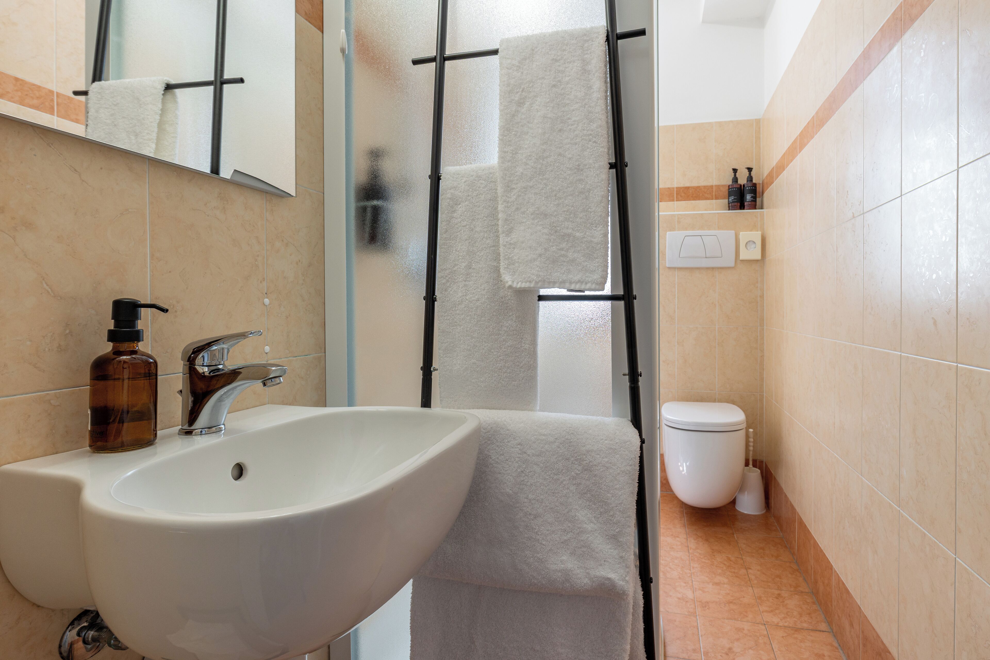 classic room, partial lake view | room amenity