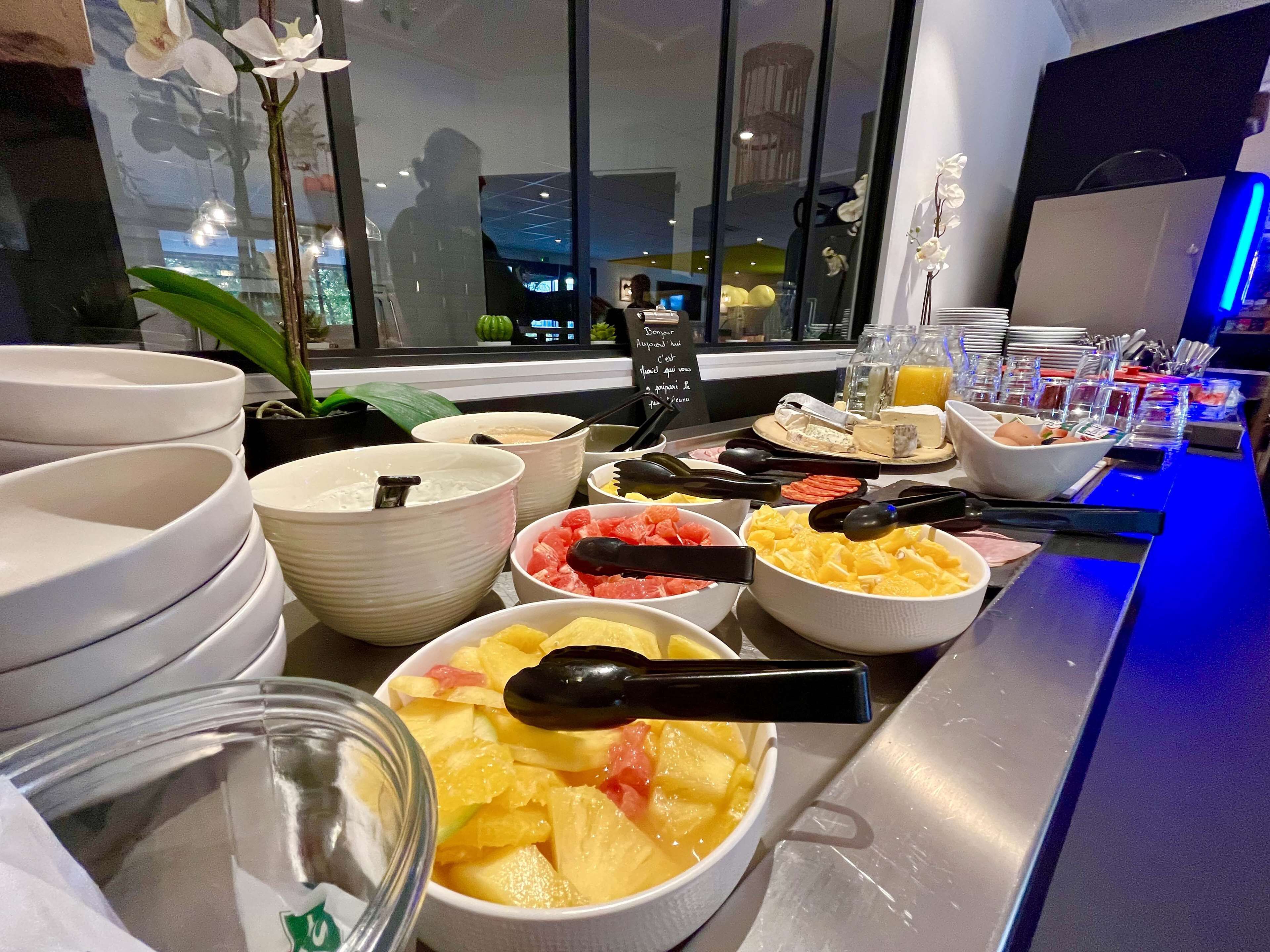 Daily buffet breakfast (EUR 14.9 per person)
