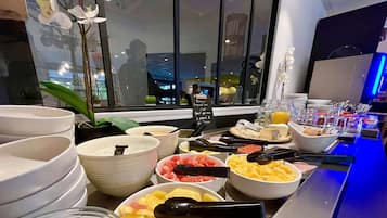 Petit déjeuner buffet (14.9 EUR par personne)