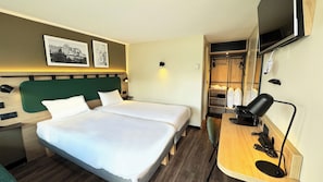 Standard Room, 2 Single Beds | Bathroom