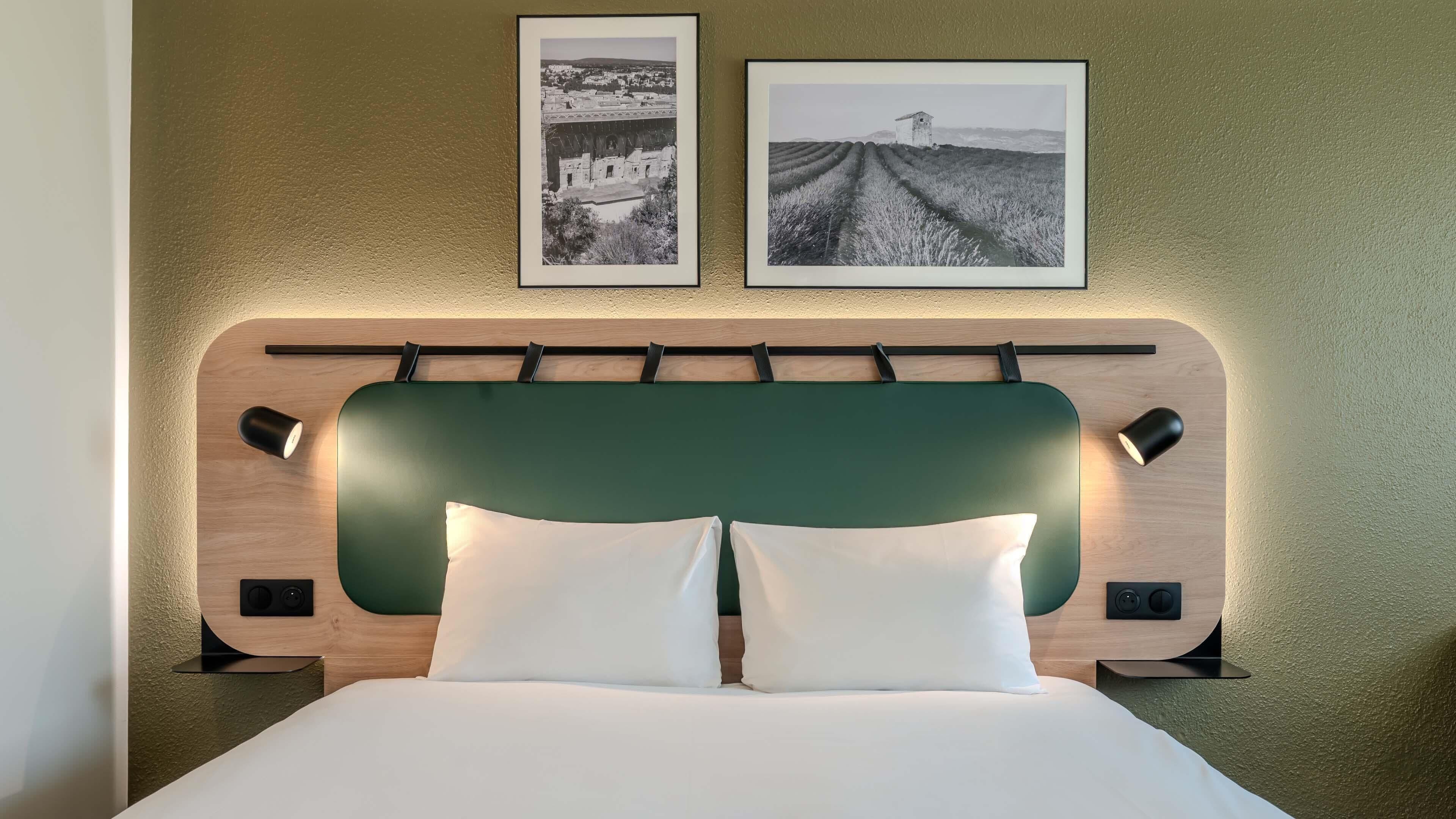 Premium bedding, desk, blackout drapes, free WiFi
