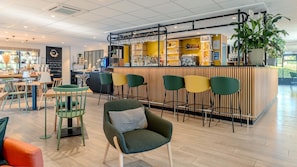 Bar (on property) - Campanile NATURE - Orange (Orange)