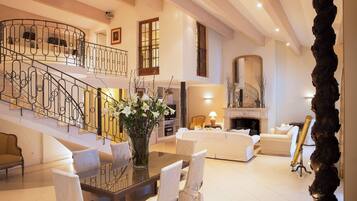 Penthouse Deluxe, 4 habitaciones | Ropa de cama de alta calidad y caja de seguridad en la habitación