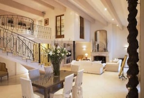 Penthouse Deluxe, 4 habitaciones | Ropa de cama de alta calidad y caja de seguridad en la habitación