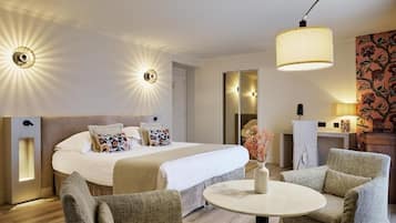 Premium bedding, in-room safe, desk, iron/ironing board