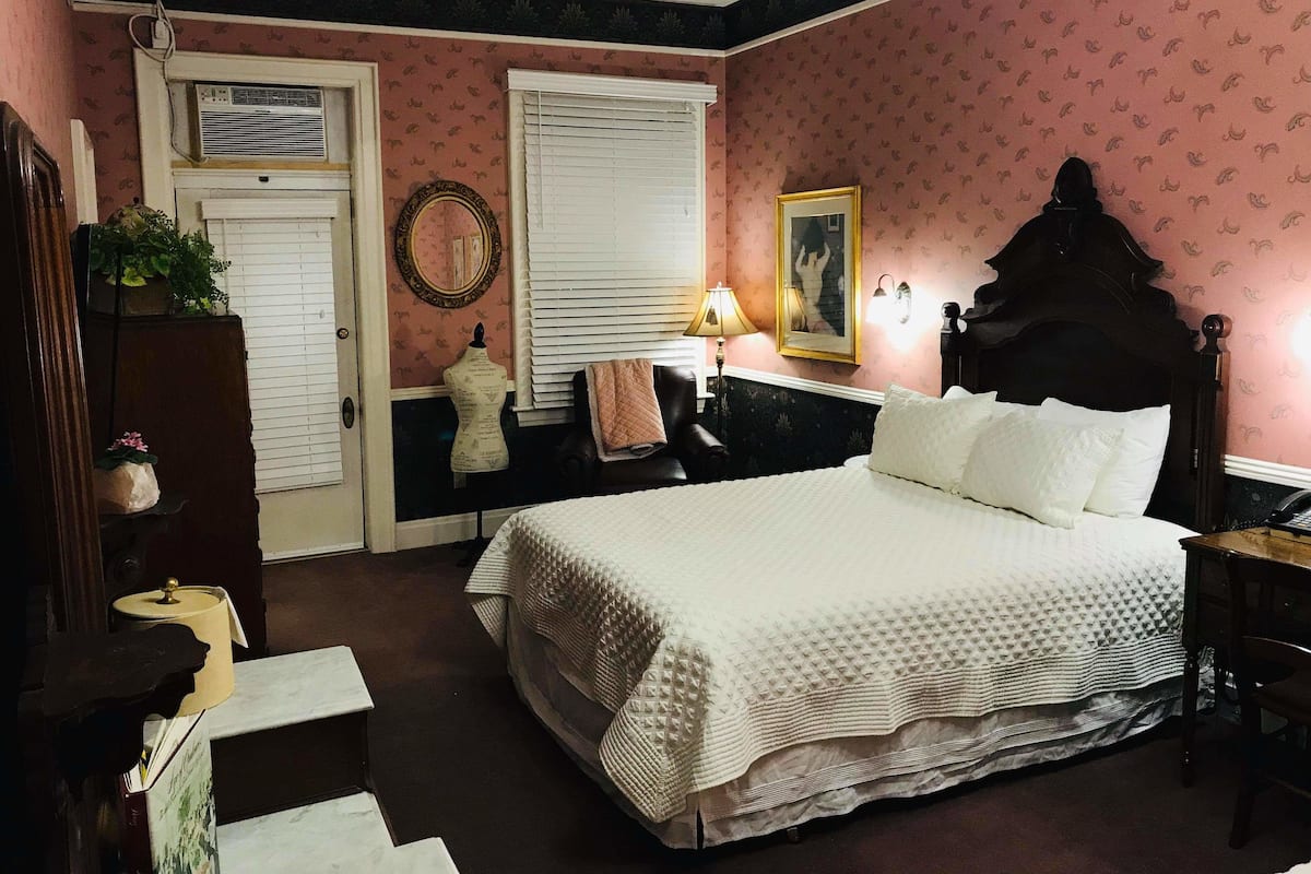 Signature Double Room, Courtyard View 202 | 1 bedroom, premium bedding, iron/ironing board, free WiFi