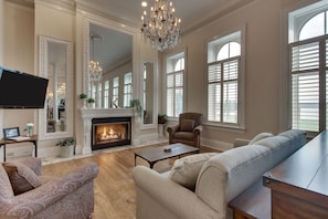 Luxury Suite, 1 King Bed with Sofa bed, River View | Living area