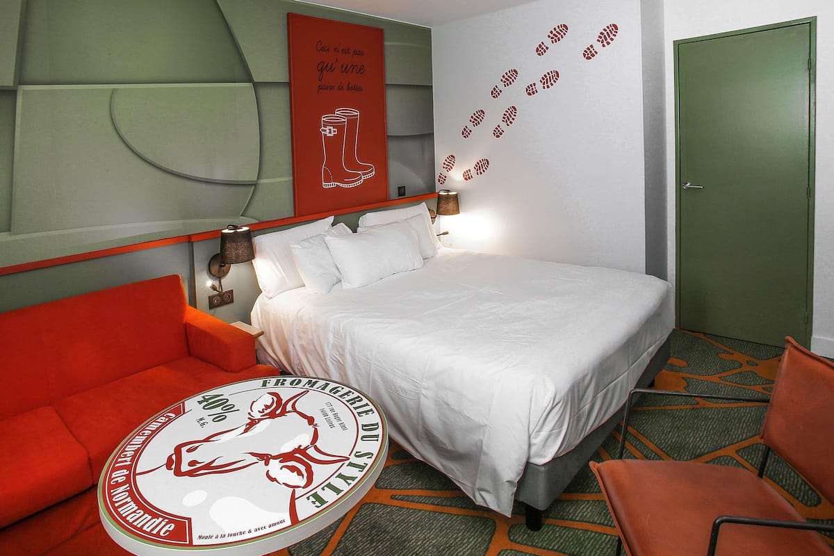Standard Room, 1 Queen Bed with Sofa bed