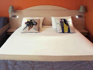 Roupas de cama premium, camas Select Comfort, escrivaninha