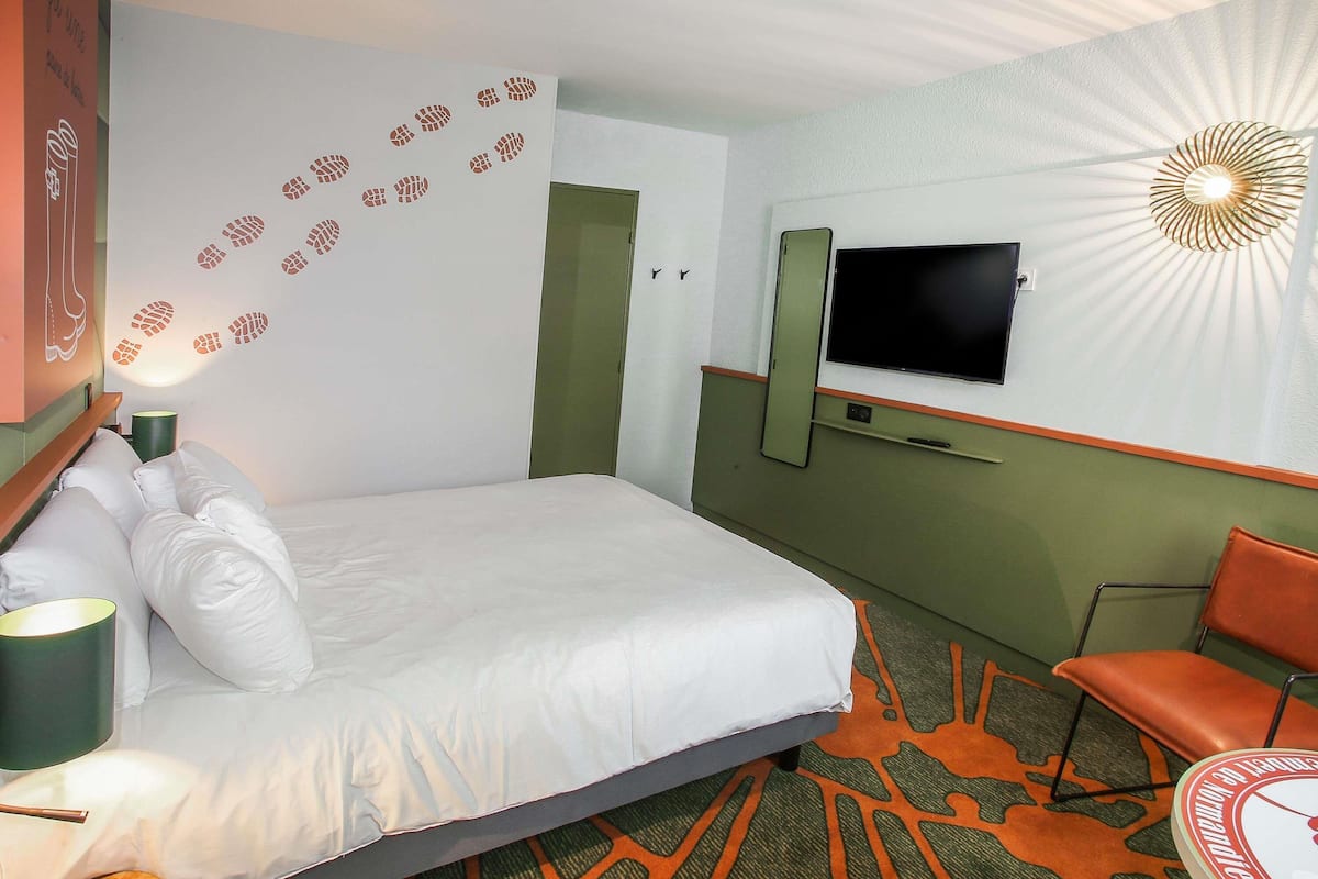 Standard Room, 1 Double Bed | Premium bedding, Select Comfort beds, desk, laptop workspace