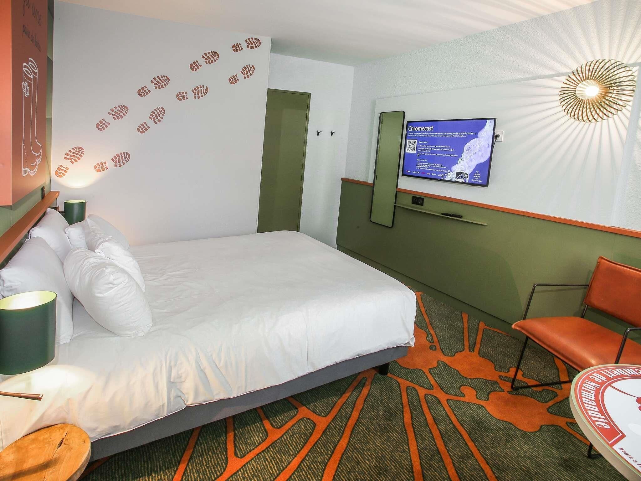 Standaard kamer, 1 tweepersoonsbed | Luxe beddengoed, Select Comfort-bedden, een bureau, een laptopwerkplek