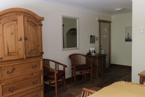 Classic Cottage, 1 King Bed, Refrigerator | Living area | TV - Ruby Lake Resort (Madeira Park)