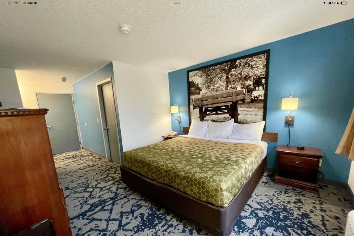 Rum - 1 kingsize-säng - icke-rökare | Skrivbord, arbetsyta för laptop, mörkläggningsgardiner och ljudisolering