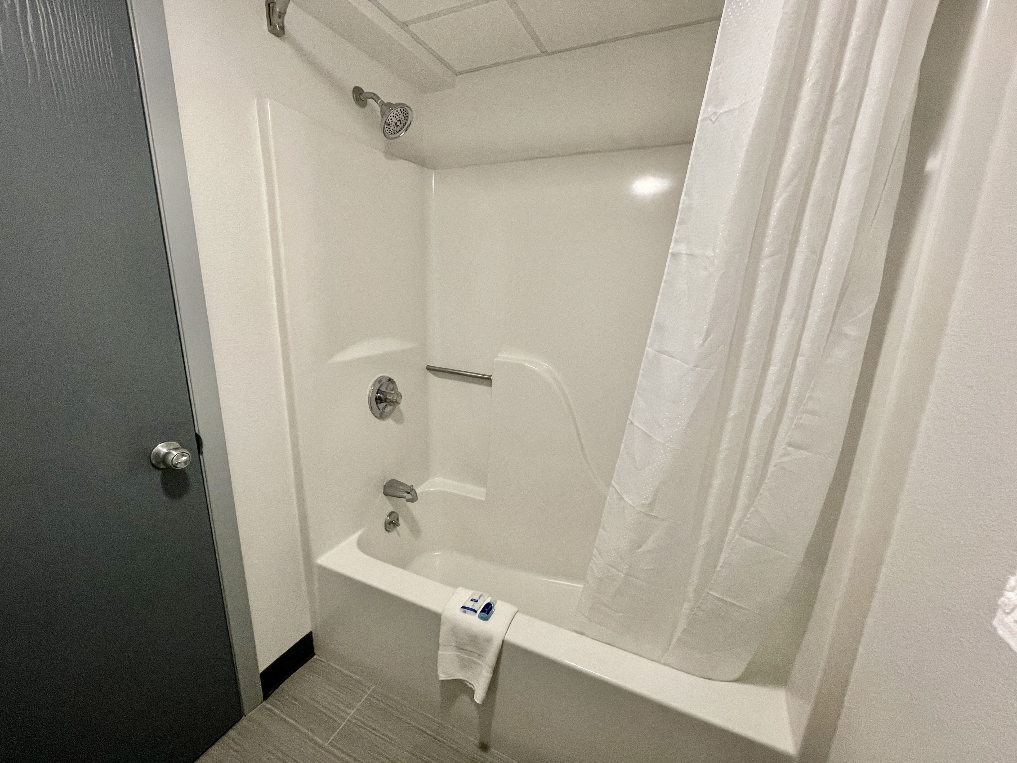 combined shower/bathtub, free toiletries, hair dryer, towels