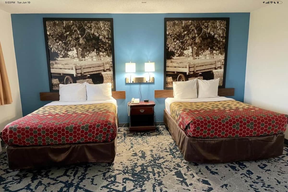 Rum - 2 queensize-sängar - icke-rökare | Skrivbord, arbetsyta för laptop, mörkläggningsgardiner och ljudisolering