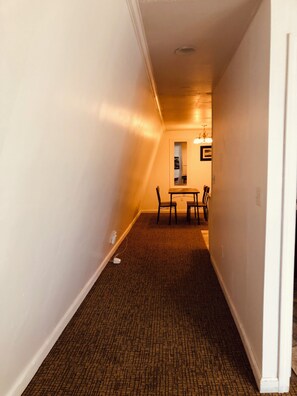Hallway - Atlantic Breeze Inn (Old Orchard Beach)