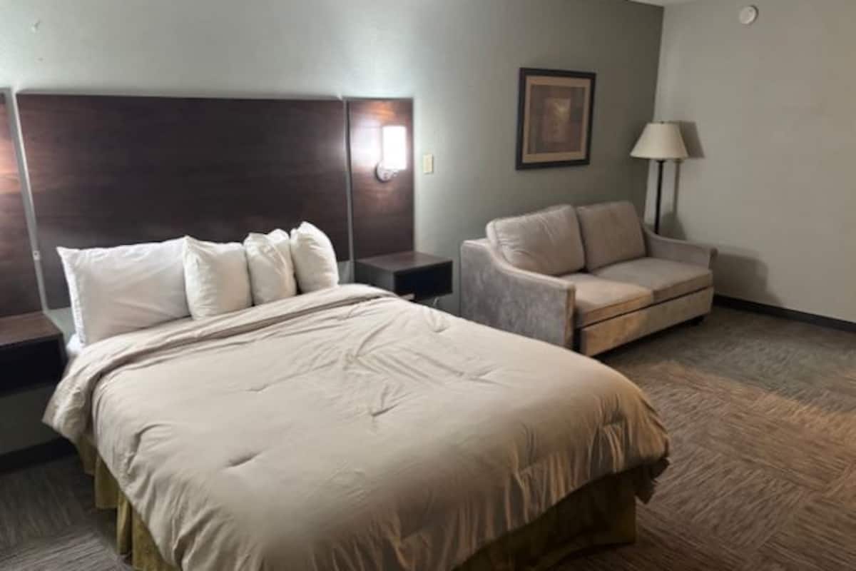 Standard Room, 1 Queen Bed with Sofa bed, Pool View | Desk, iron/ironing board, free cribs/infant beds, free rollaway beds