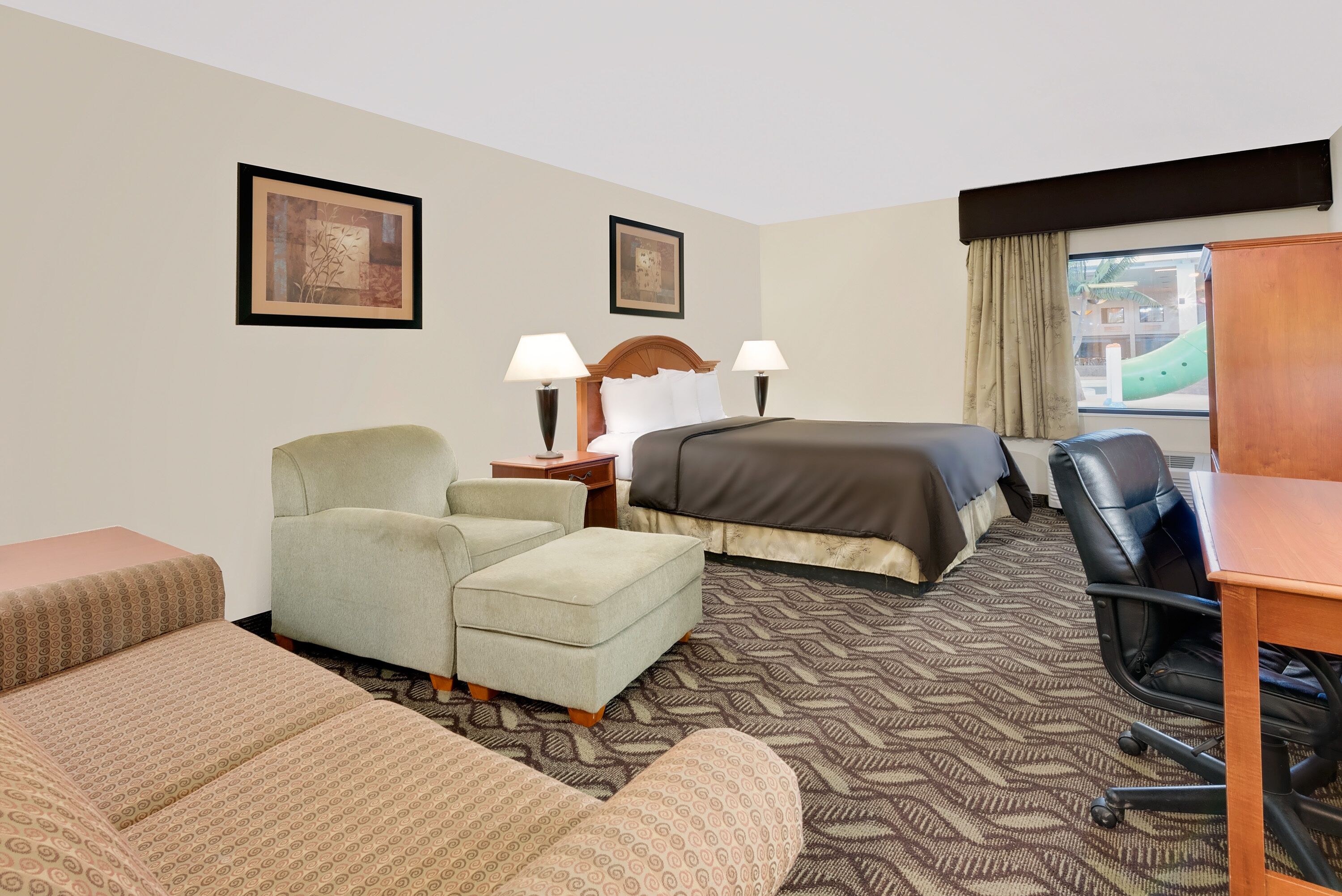 Standard Room, 1 Queen Bed with Sofa bed, Pool View | Living area | 24-inch flat-screen TV with cable channels, TV