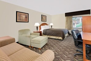 Standard Room, 1 Queen Bed with Sofa bed, Pool View | Living area