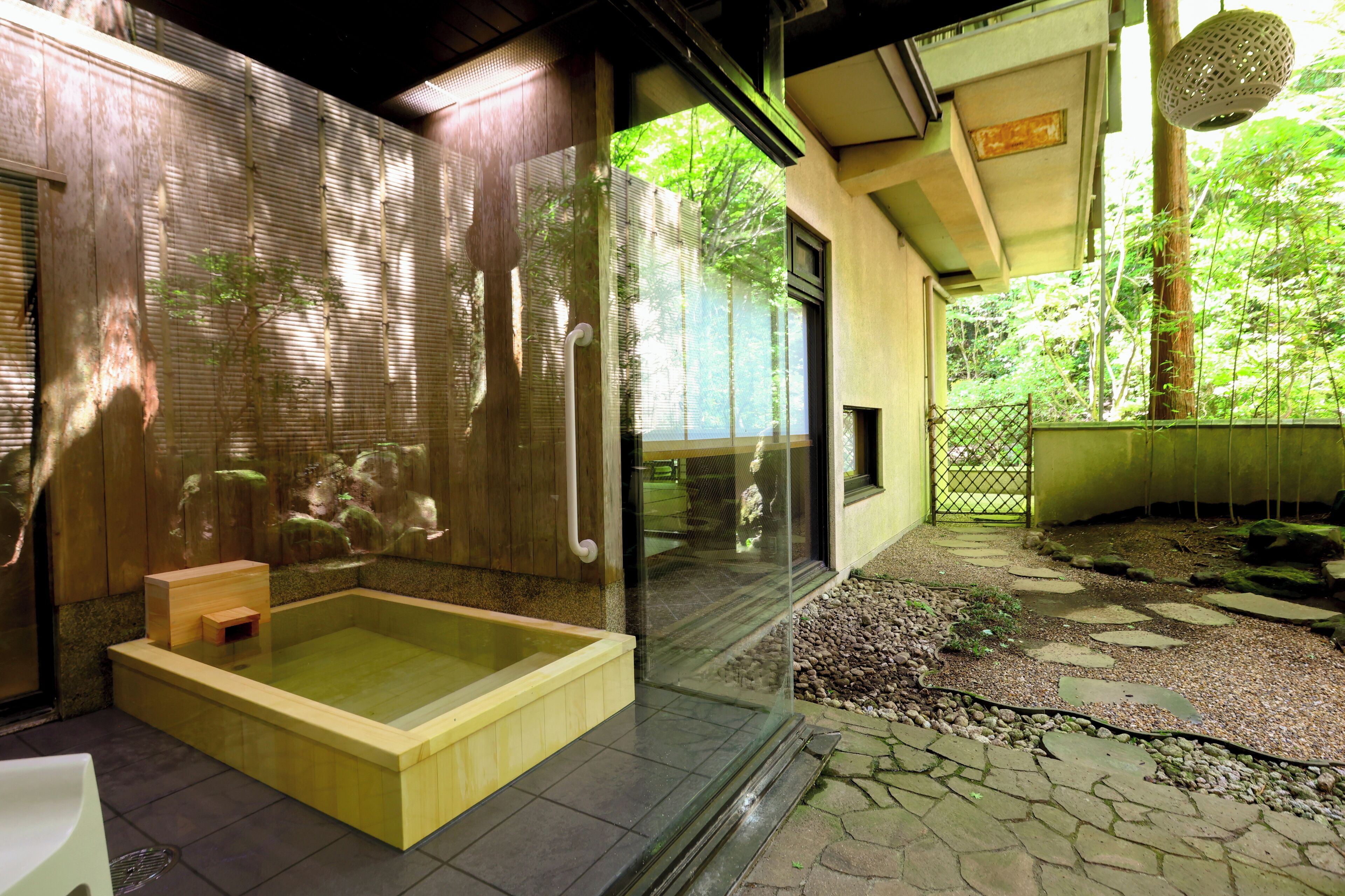 Geihinkan, Hikarugenji (Indoor Bath Only) | Baño | Bañera y ducha independientes y artículos de higiene personal gratuitos