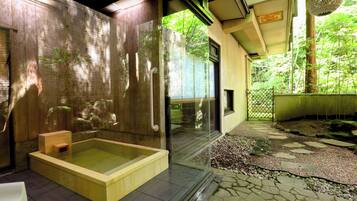 Geihinkan, Hikarugenji (Indoor Bath Only) | Baño | Bañera y ducha independientes y artículos de higiene personal gratuitos