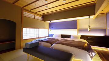 Minibar, caja de seguridad en la habitación y cortinas blackout