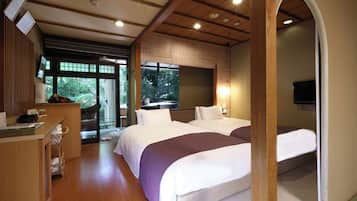 (本館) 和室リビング露天風呂付 (スタンダード) (禁煙) | ミニバー、セーフティボックス (室内)、遮光カーテン、アイロン / アイロン台