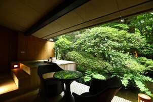 Minibar, caja de seguridad en la habitación y cortinas blackout 