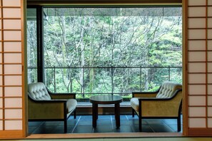 Geihinkan, Room With Open-Air Bath, Hanahuki | Minibar, caja fuerte, cortinas opacas y tabla de planchar con plancha