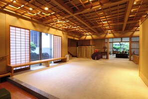 Pintu masuk interior