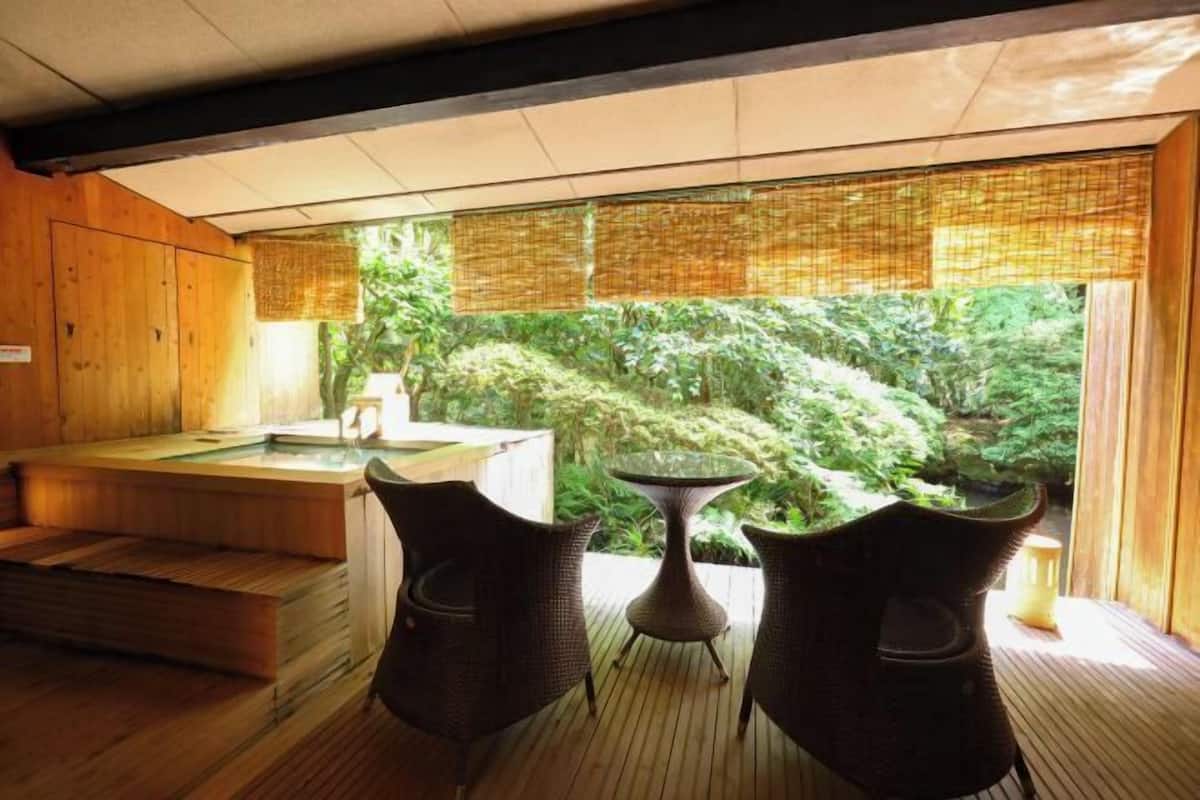 Indoor spa tub