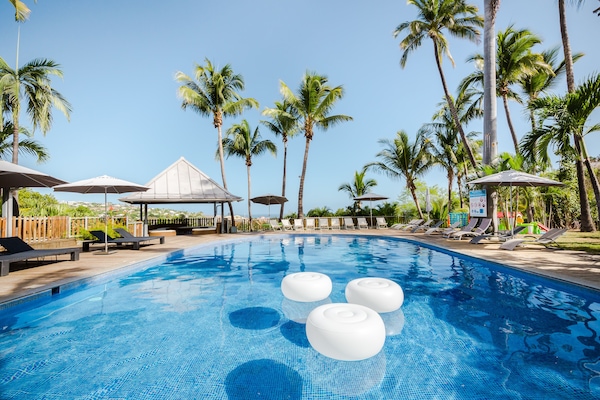 Outdoor pool, pool umbrellas, sun loungers