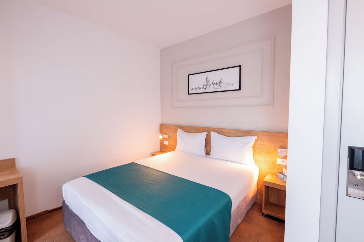 Minibar, in-room safe, desk, iron/ironing board (on request)